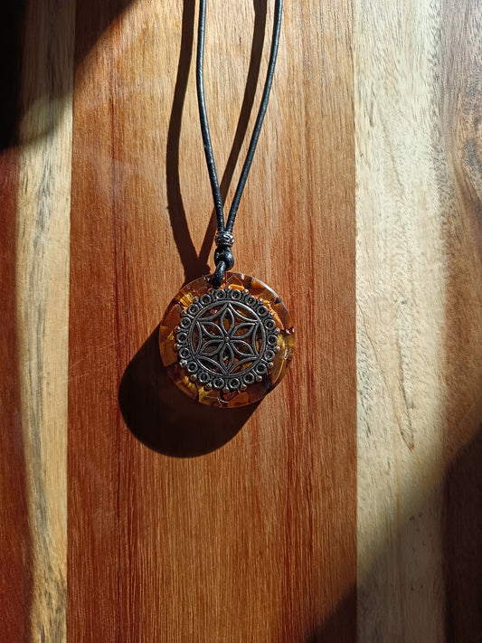 Kettenanhänger - Tigerauge mit Blumenornament